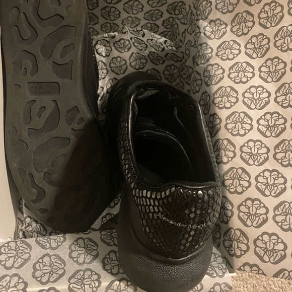All black Alexander McQueen casual shoe. - Picture 3 of 5